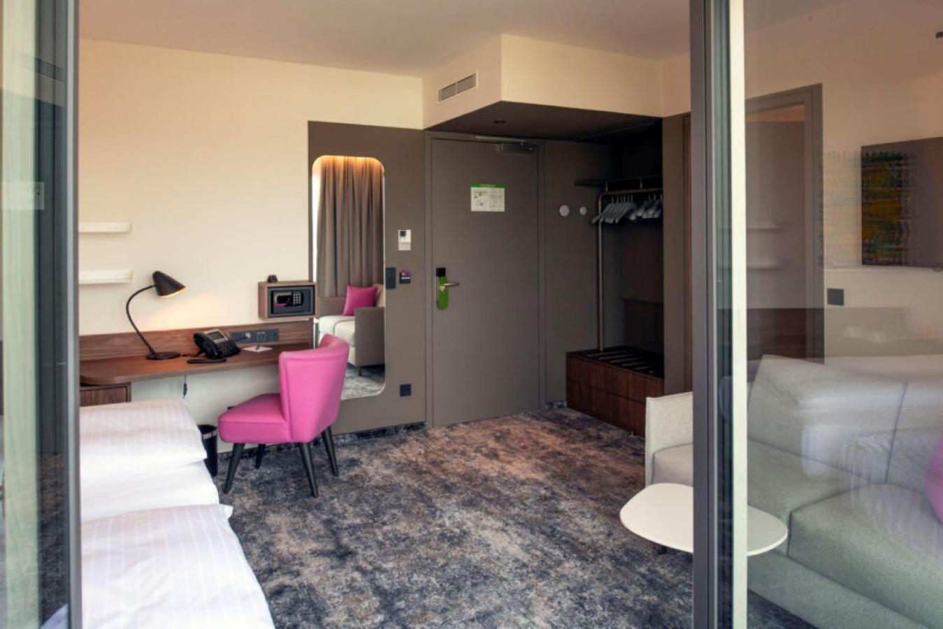 Hotel Le Parc วีเนอร์นอยชตัดท์ ภายนอก รูปภาพ